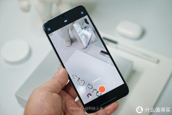 同款|蔡徐坤同款vivo S10 Pro首发评测：最强自拍+1亿像素，双面都好玩