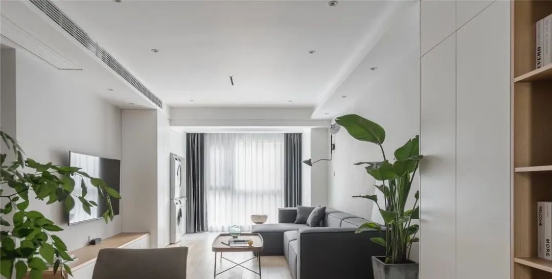 三居室|105㎡现代简约三居室,全屋大白墙加定制收纳柜超级实用宽敞