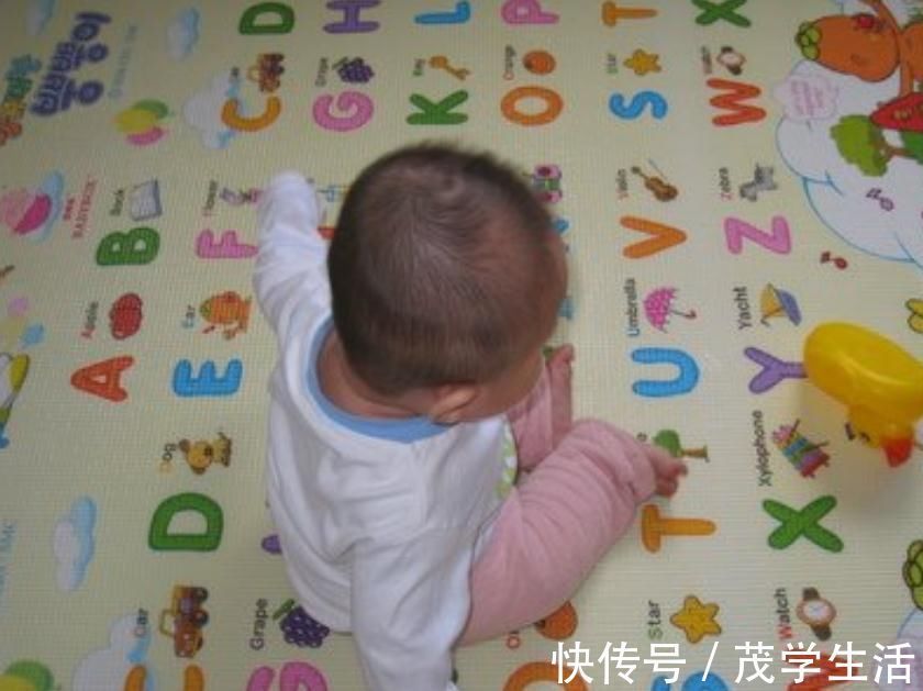 腰椎|宝宝多大可以“坐起来”？与年龄无关，看准3个坐立信号