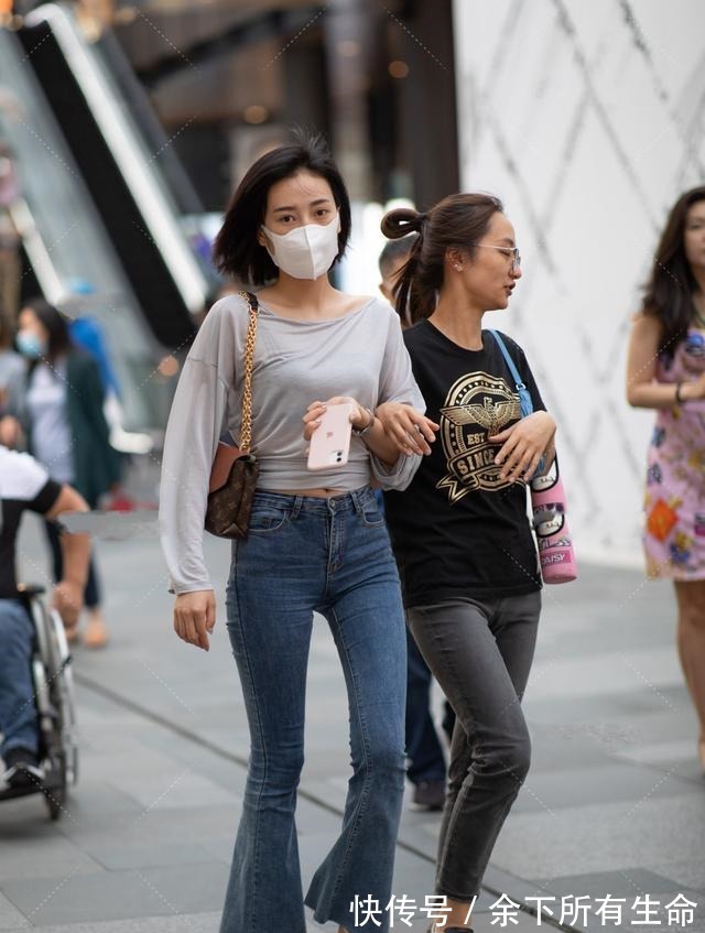 性感 时尚喇叭裤搭配慵懒灰色上衣，知性大气的成熟风穿搭！