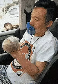 搞笑GIF：这一脚，基本上确认了大姐大的班里地位插图2