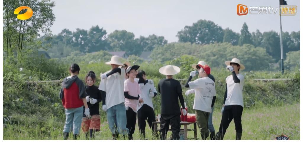 張子楓|《向往5》當張子楓割草沒帶冰袖時有誰注意梁靖康反應？太甜了吧