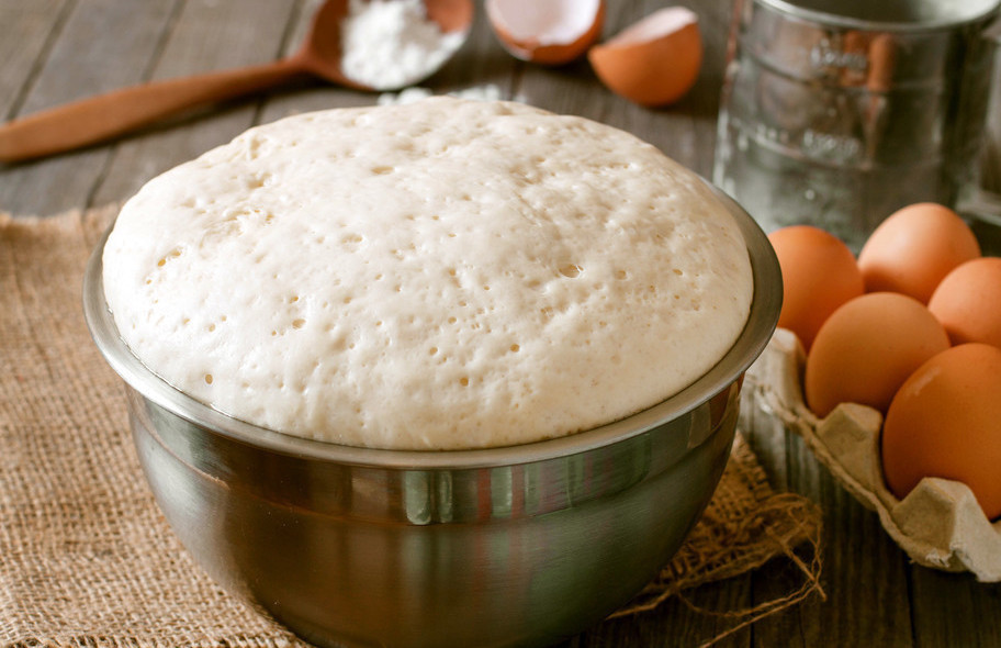 只用酵母粉发面太慢,教你一招,半个小时发满盆,省时省力