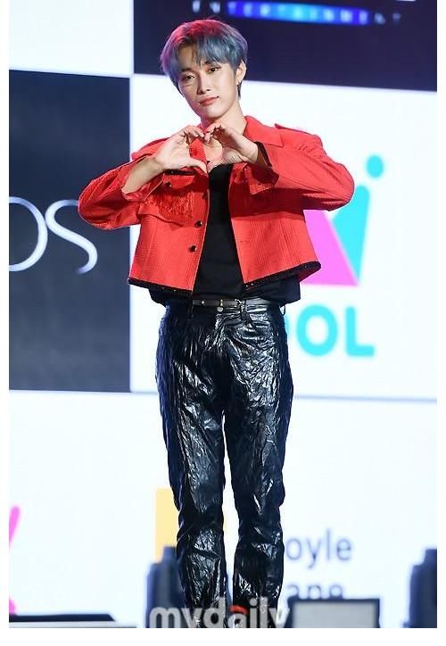 meg「MD PHOTO」 韓國新人男團OMEGA X出道專輯發(fā)布會