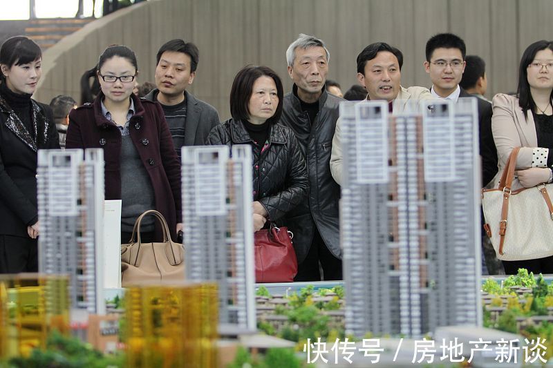 买房|100万贷款买房和100万存银行租房,10年后哪种选择生活更滋润?