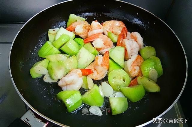 吃了30年丝瓜，这种做法最营养！只要5分钟，鲜味十足可口下饭