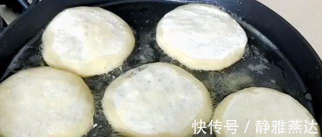 面粉|1碗面粉倒进开水锅里,瞬间变美味,孩子吃完还想吃,做法超简单