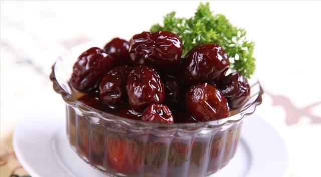 黄芪和它是“最佳搭档”,泡水喝,保护血管,肝肾可能“报答”你