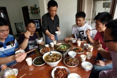 骨骺线|两种食物被称为“天然增高剂”,家长给孩子常做,娃的个头窜得高