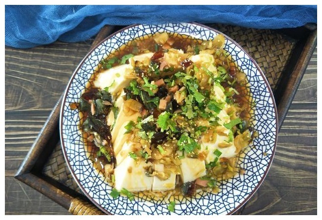 皮蛋豆腐新吃法,皮蛋不溏心不粘刀,爽口滑嫩,学会不用去饭店了