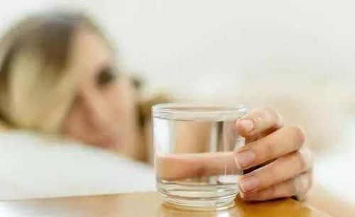 多喝水不如会喝水，“五个时间”是喝水的黄金时段，坚持做会健康