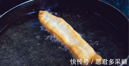 医生|4岁男孩掉进180度油锅,奶奶神操作救了孩子,医生:模范操作