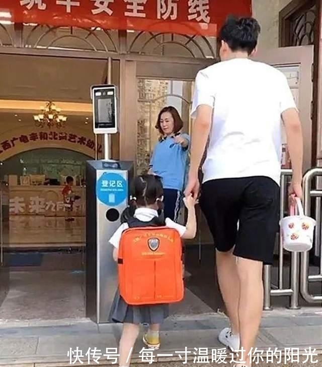 父母|送小20岁的妹妹上幼儿园,哥哥想尽办法扮嫩:不想被当成爸爸