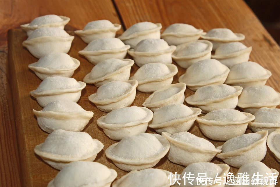 冻饺子|保存饺子,不能直接放冰箱,教你一招,饺子不粘不破,还很新鲜