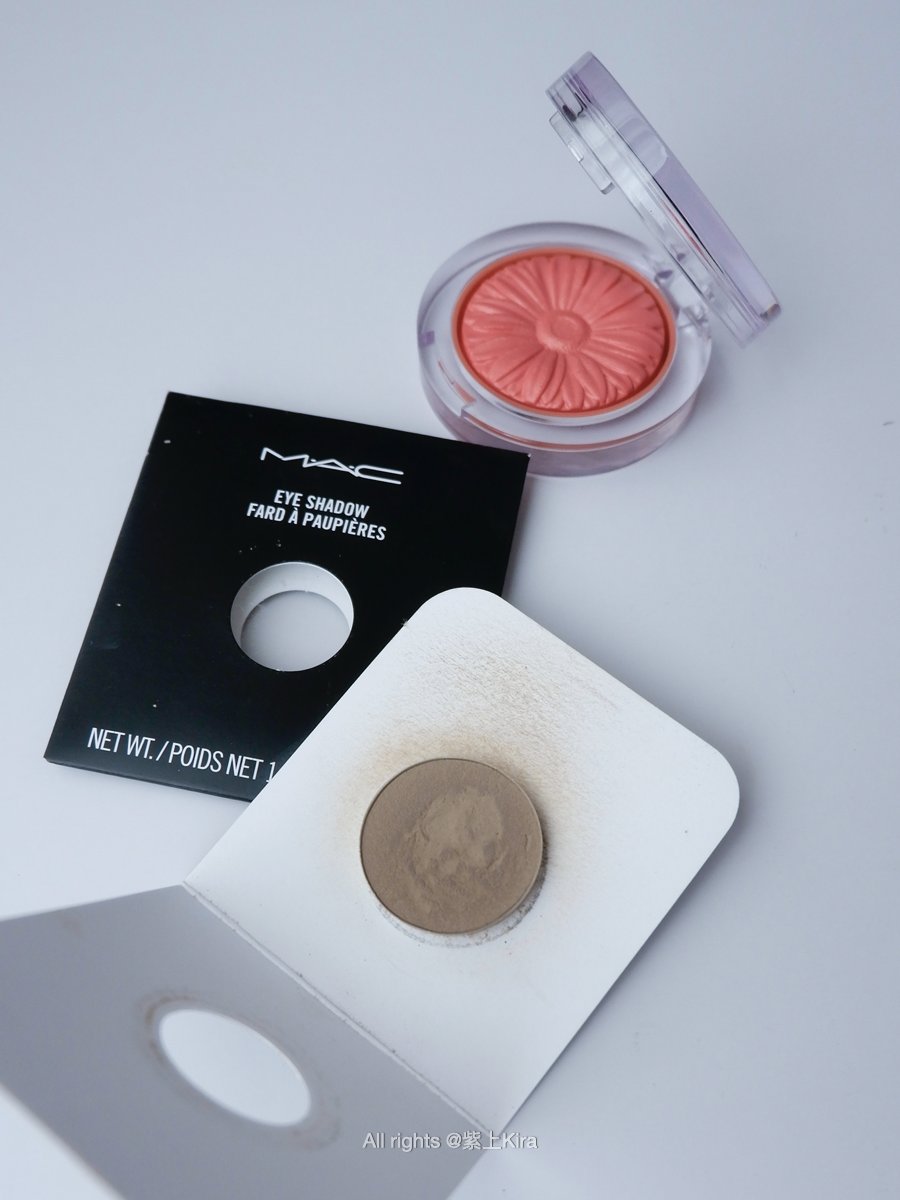 翻翻你的梳妆台，用彩妆小样打造日常妆容，别忽略了化妆工具