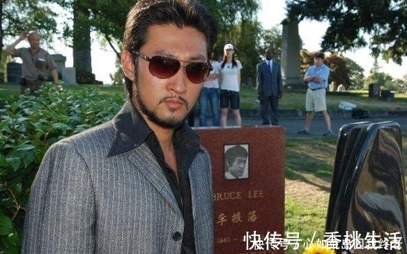截拳道|李小龙没有收错这个外国徒弟，每周按时给他扫墓，坚持了44年