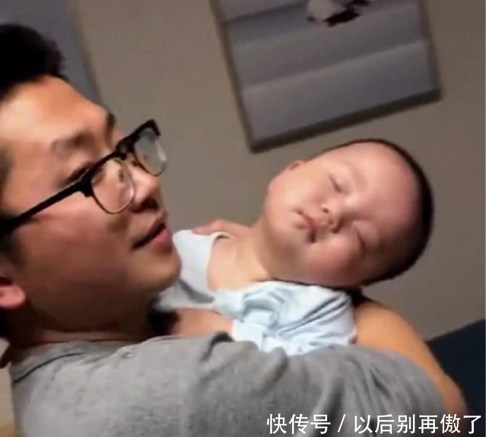 爸爸|爸爸好不容易将宝宝哄睡,接下来竟是如此情况,爸爸不淡定