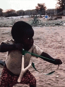 |搞笑GIF:霸气了我的姐 这辈子见过最拉风的走路姿势