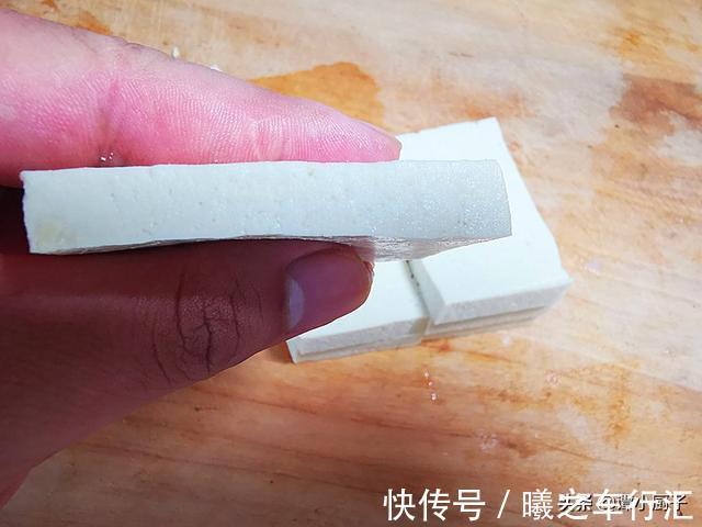 虾皮|一块豆腐,一把虾皮,就能做出饭店的招牌菜,外酥里嫩,真馋人