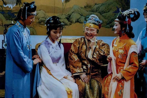 贾氏!林黛玉为何被紧急送往荣国府?嫡妻亲子死亡背后,林如海在恐惧啥