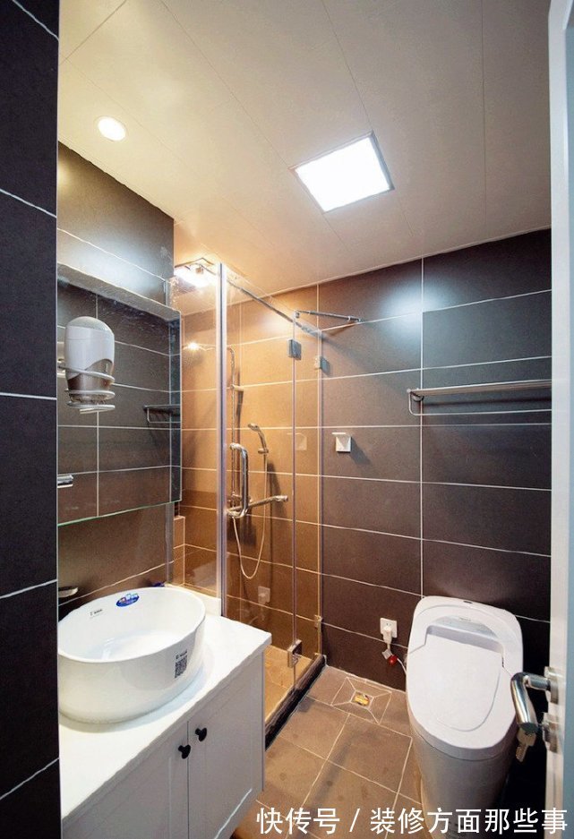 空间|92平日式二居室,墙面?两块?实木加以收纳美学减去空阔