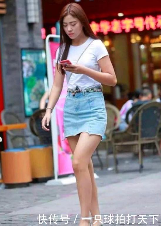 姣好|黄色上衣搭配浅色长裙,温婉柔顺,淑丽姣好