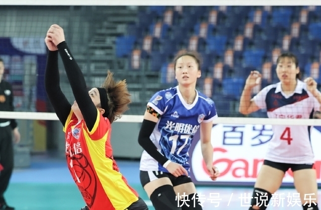 比赛|跑动接应火热出炉!女排黑马取代16岁天才,轰下11分成获胜功臣
