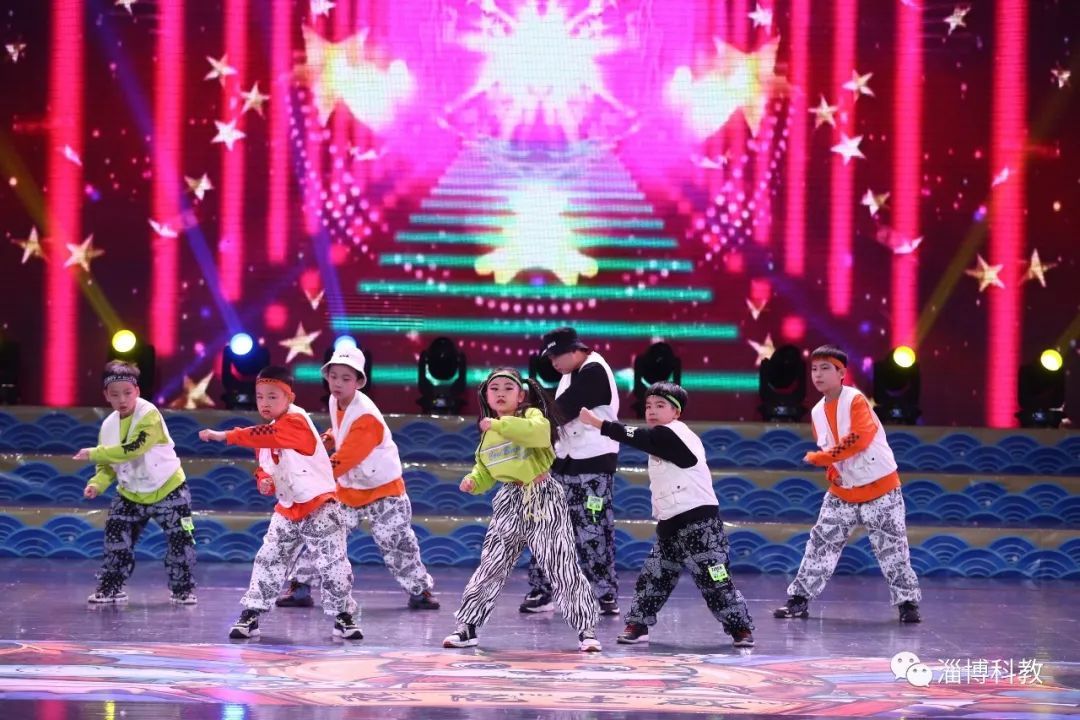 大幕拉開！2022跨年盛典開啟錄制！一起為孩子們加油！