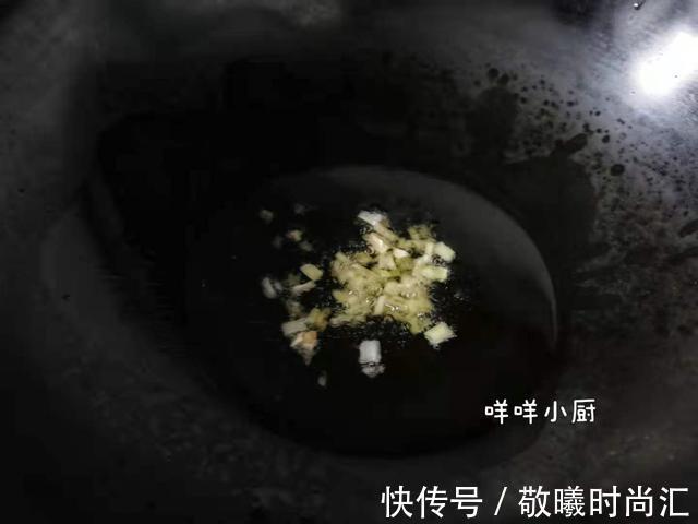 好吃|鸡爪是个南北通吃的名菜,这样的家常做法下酒下饭,好吃到吮指头