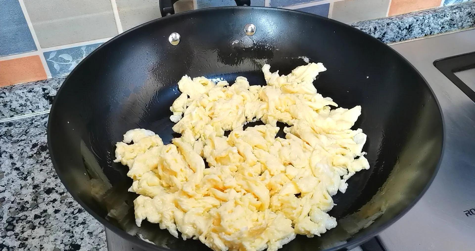 灵魂酱汁炒蛋，鲜香嫩滑，拌面下饭都好香，比肉还香，老少都爱吃