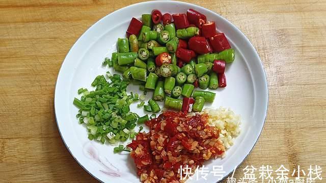 川味烧茄子|立秋后可以试一试这种方法制作的“川味烧茄子”，成菜开胃下饭