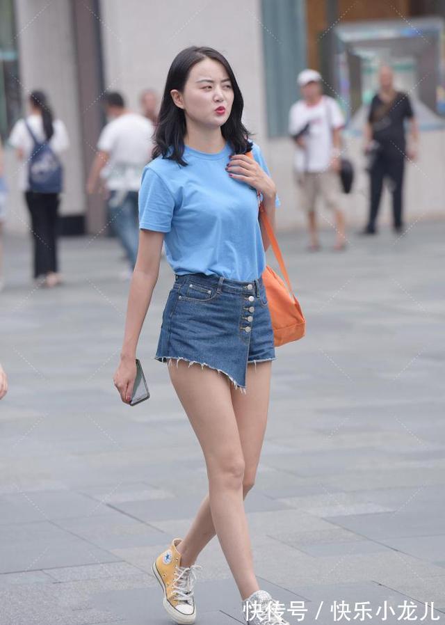 纯棉质 清爽牛仔短裤配蓝色T恤,清新又有气质,轻松穿出新的美感