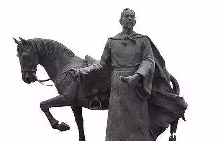 还封|年轻时,他和李白、杜甫厮混,很不起眼,可最后他官做得却最大,还封了侯!