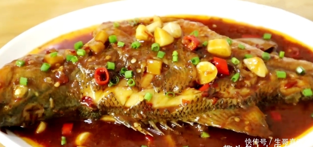 破皮|无论煎什么鱼，想要不破皮不粘锅，别直接下锅，教你一招