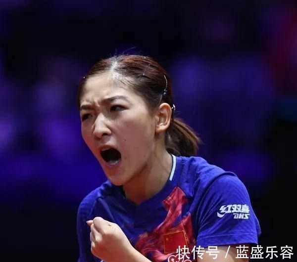 世锦赛|不愧女乒颜值与品牌担当!刘诗雯当选2021中国十大品牌年度人物!