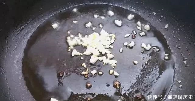虾皮简单一炒,比大鱼大肉还好吃,鲜味十足!
