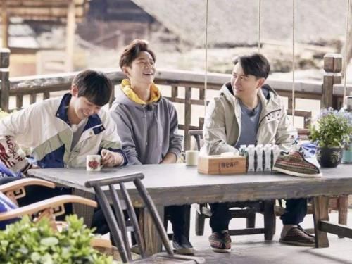 西双版纳 向往4即将收官,黄磊意外说漏嘴,提前告知了下一季蘑菇屋位置