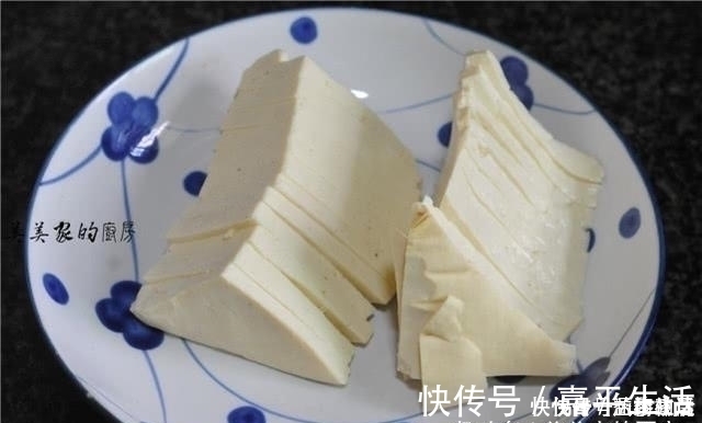 嫩豆腐|煎豆腐时,不要直接下锅,多加一步,豆腐焦黄又嫩滑