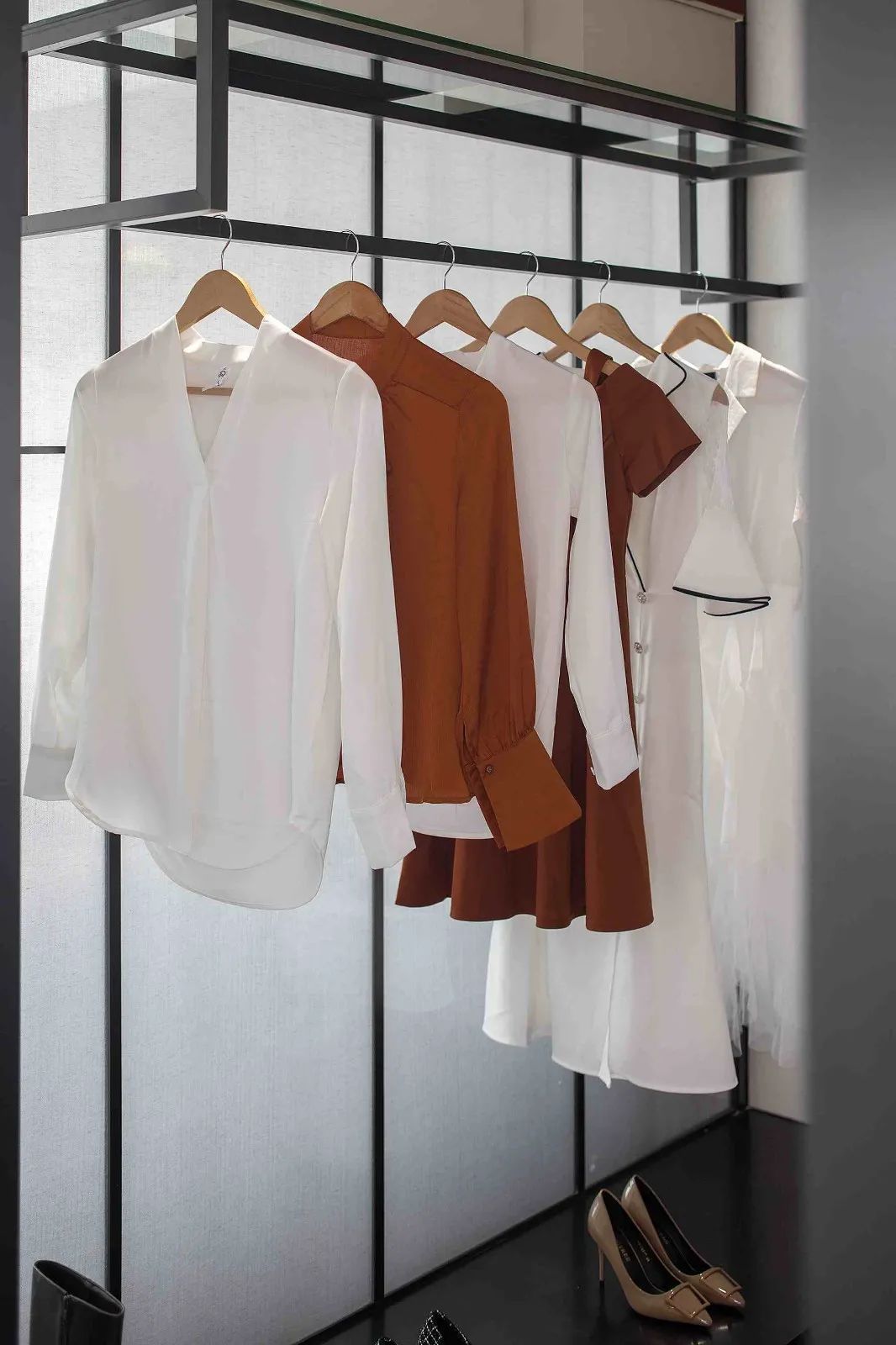 布置|122㎡现代时尚,心灵手巧的女主,在家布置工作台,做起针线活