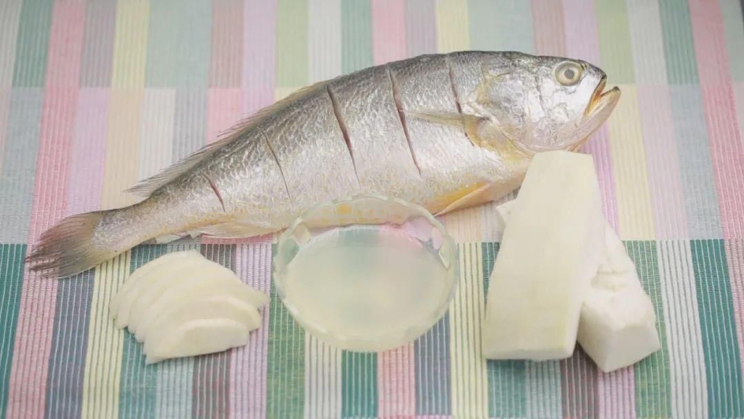 厨房|「养生厨房」今日菜谱《三白烧黄鱼》
