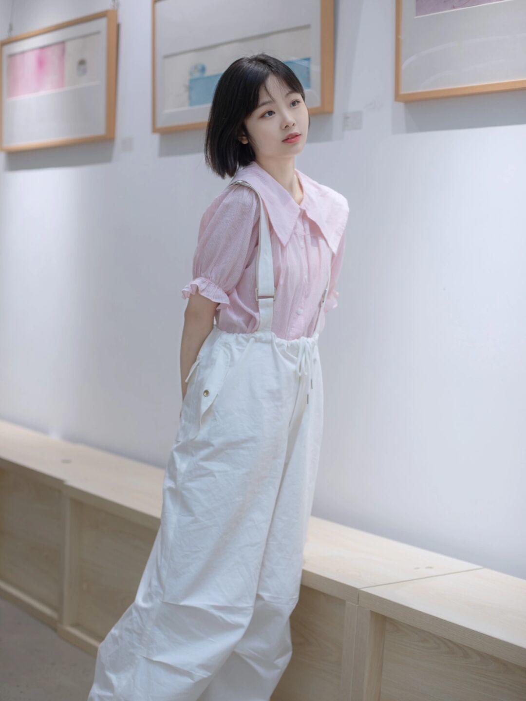 减龄|想要穿出少女感,不如试一试粉色衬衫+白色背带裤,穿起来元气十足!