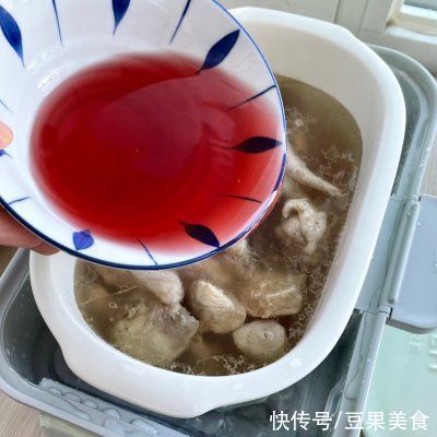  红菇鸡汤+蒜蓉蒸娃娃菜+南瓜杂粮饭