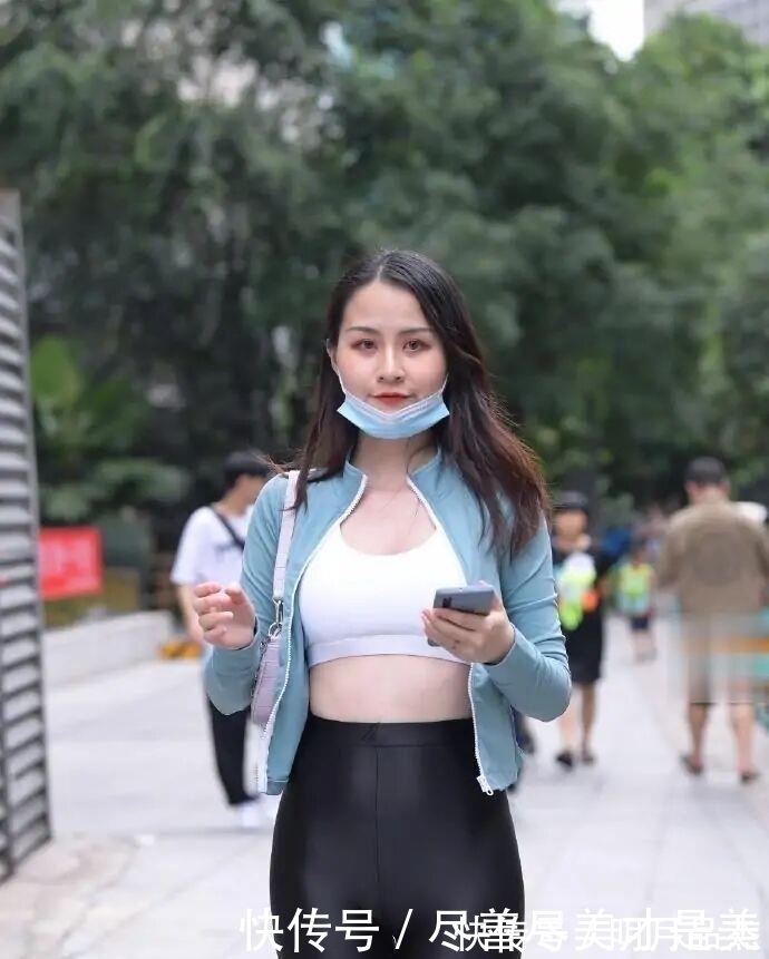 紧身裤|长时间不见的皮裤,现在还在被“想念”,不俗气,更时尚!