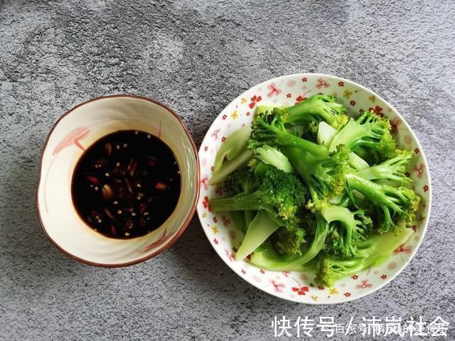加料酒|老爸来串门，我准备了几道菜，花钱少吃得香，朋友好吃才是王道