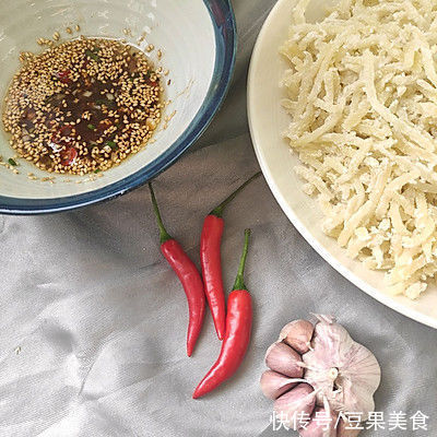 #我心中的冬日限定#油醋汁拌洋芋擦擦