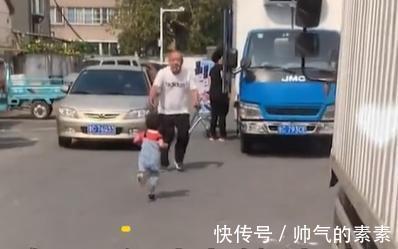 幸福|山东一女子带家人开车7小时回家,当姥爷看到外孙奔来那个高兴