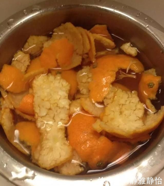 柠檬酸|花盆里长出“白碱”不是好事,对花草危害大,学会这5个处理方法