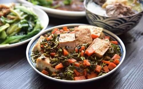 一家三口的简单晚餐，有荤有素有汤水，好吃不浪费，全部吃光光！