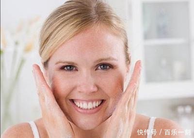 为什么要先涂乳液，再擦爽肤水美容师说出实情，还好我没跟风！