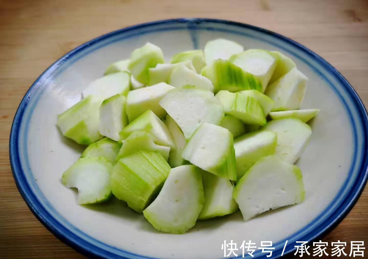 丝瓜汁|进入末伏,这汤要常喝,做法简单,营养清爽还养人,不懂吃可惜了